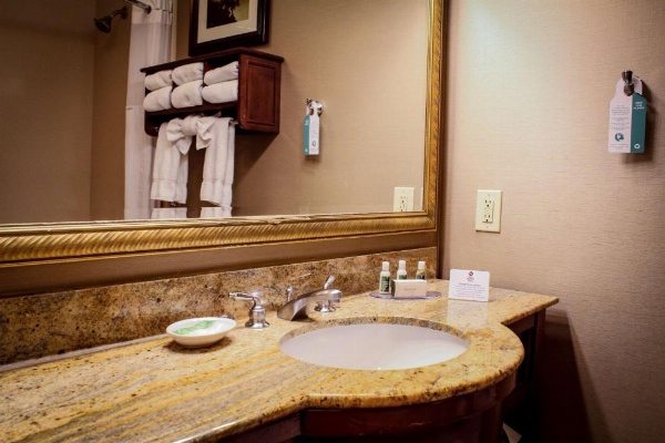 Best Western Plus Arrowhead Hotel image 22