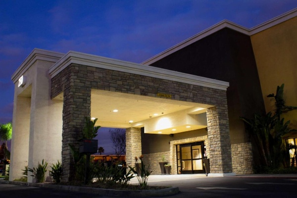 Best Western Plus Arrowhead Hotel image 5