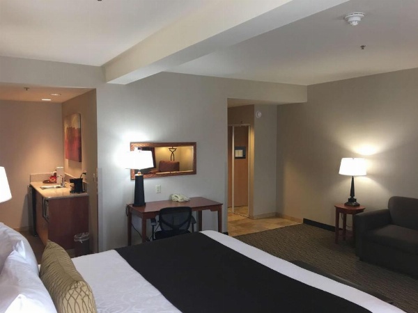 Best Western Plus Arrowhead Hotel image 9